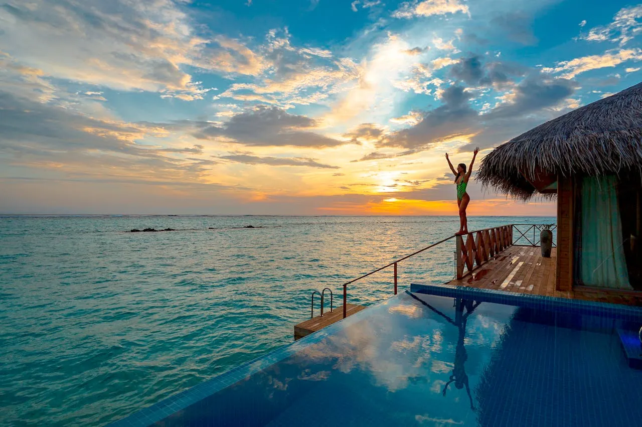 Travel RCS campaign, hotel offer with imagery